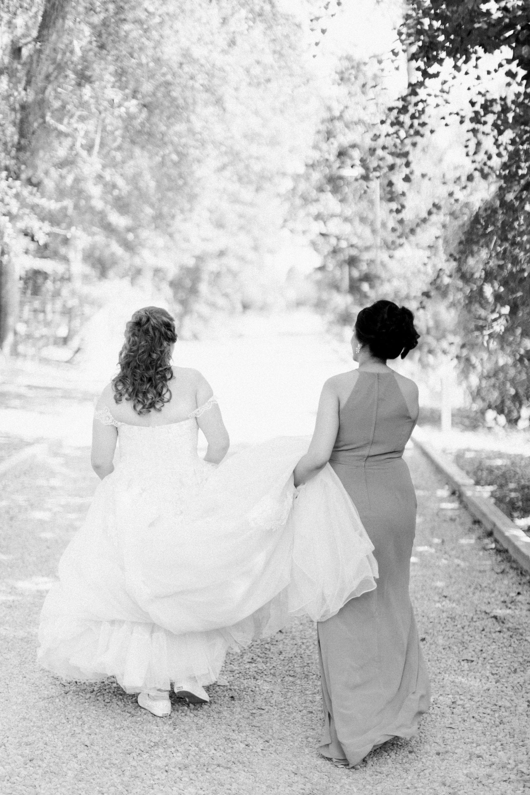 bride and bridesmaid prepare for first look at Pascagoula River Audubon Center